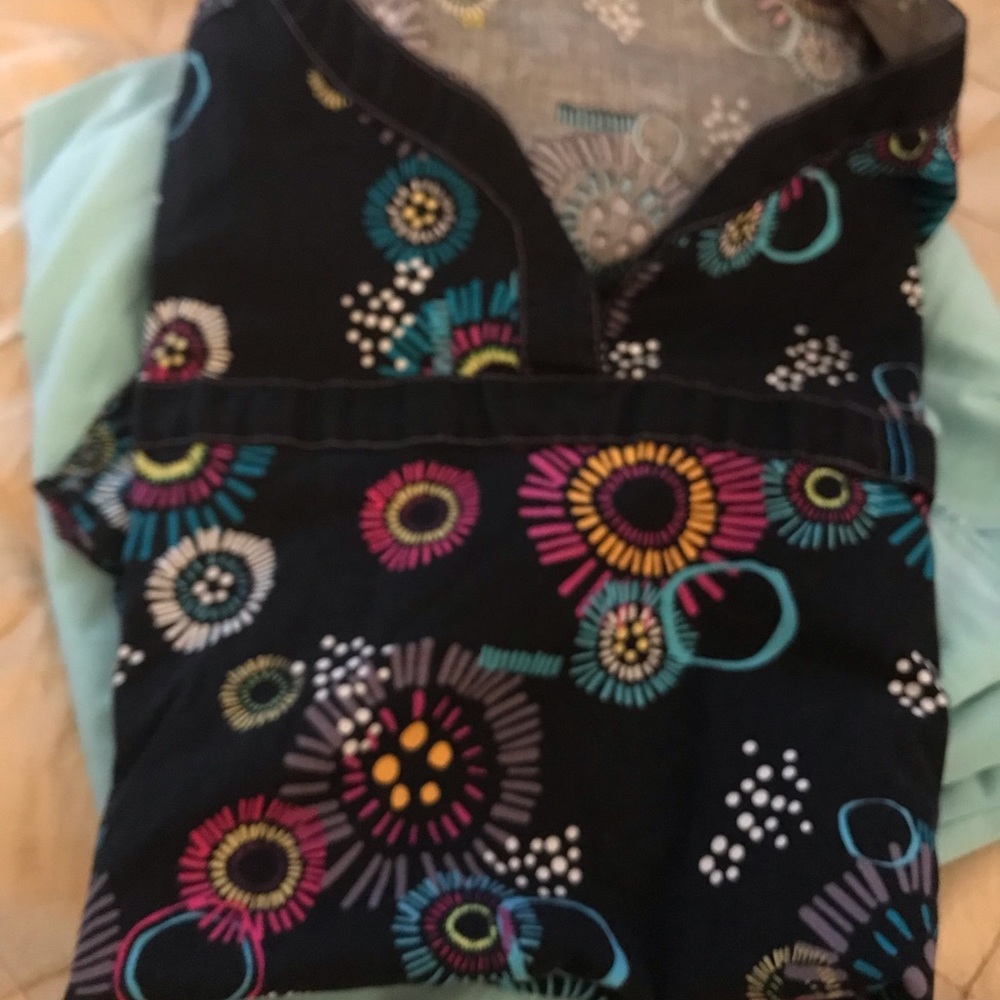 Scrub set